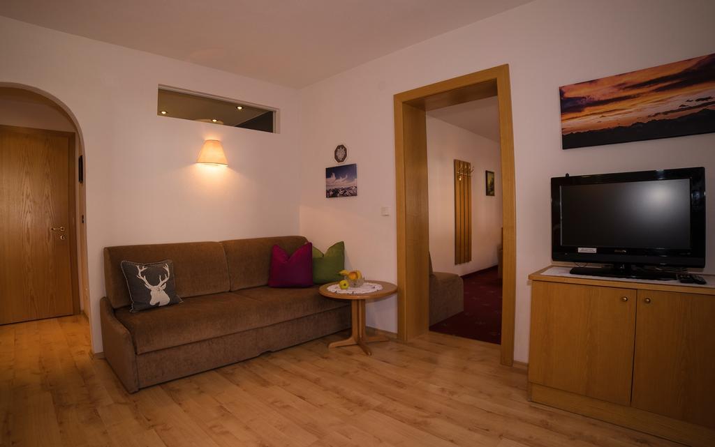 Alberts Bellevue Appartements Nauders Zimmer foto