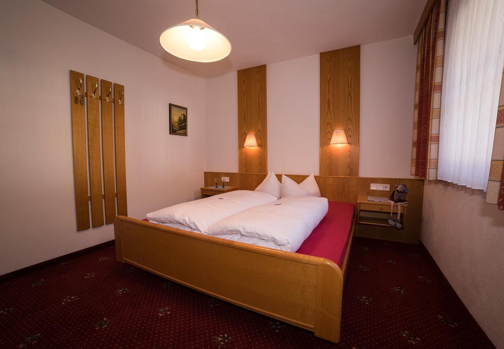 Alberts Bellevue Appartements Nauders Zimmer foto